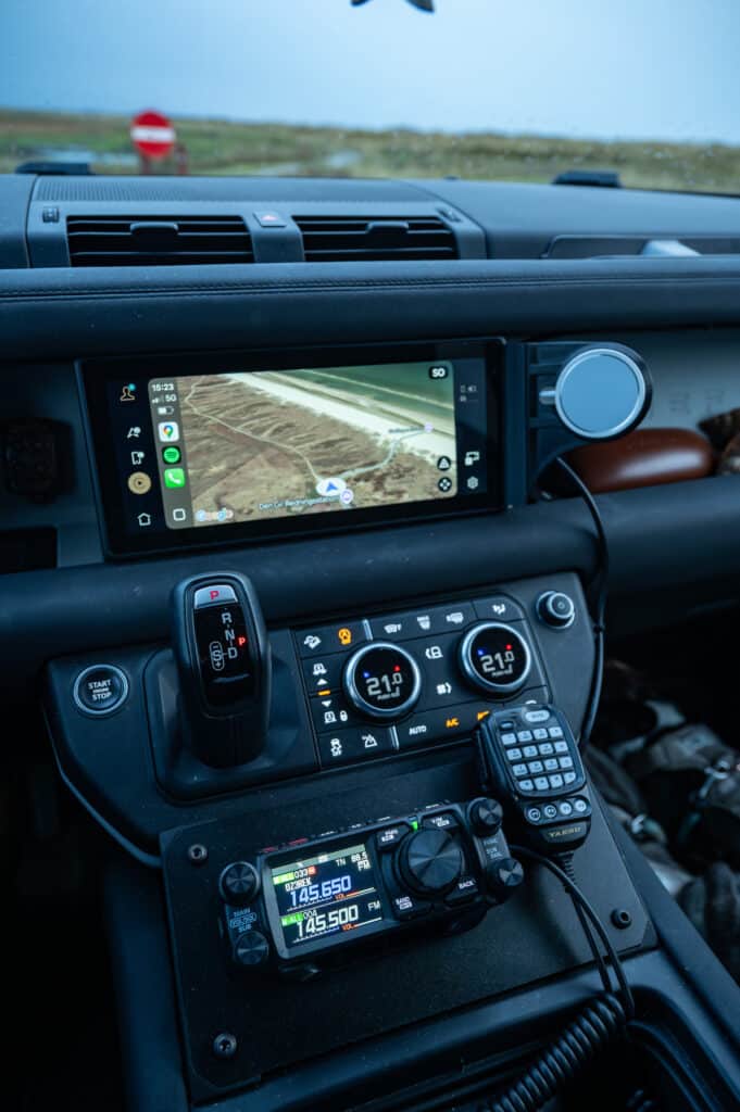 Installation of a Yaesu FTM-500 in the New Defender from model year 2020